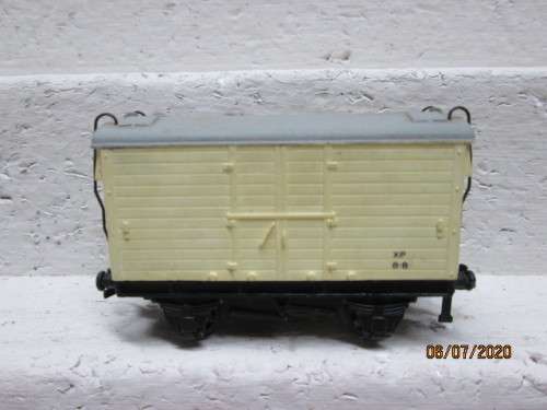 OO SCALE : HORNBY DUBLO XP BOX CAR - LOT 241BB