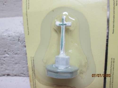 HO/OO SCALE : MODEL RAILWAY ACCESSORIES x3 PACKS - LOT 313BB