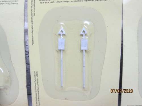 HO/OO SCALE : MODEL RAILWAY ACCESSORIES x3 PACKS - LOT 313BB