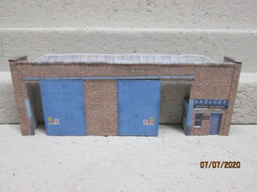 OO/HO SCALE : BACKDROP 3D BUILDING - LOT 319BB