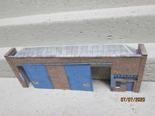OO/HO SCALE : BACKDROP 3D BUILDING - LOT 319BB