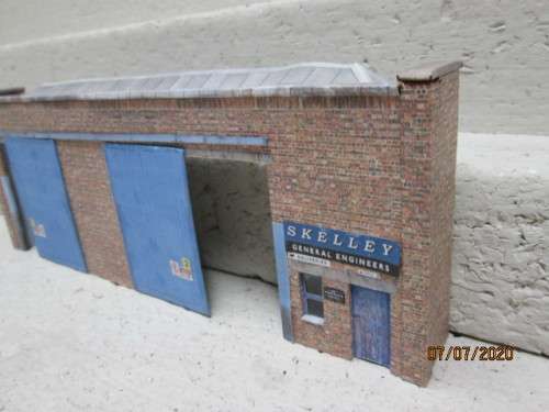 OO/HO SCALE : BACKDROP 3D BUILDING - LOT 319BB