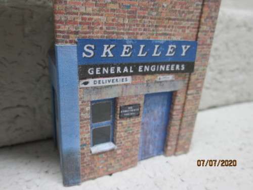 OO/HO SCALE : BACKDROP 3D BUILDING - LOT 319BB