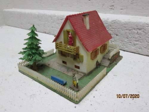HO SCALE : HOUSE WITH SUN ROOM - LOT 391BB