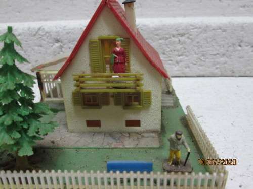 HO SCALE : HOUSE WITH SUN ROOM - LOT 391BB