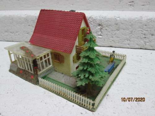 HO SCALE : HOUSE WITH SUN ROOM - LOT 391BB