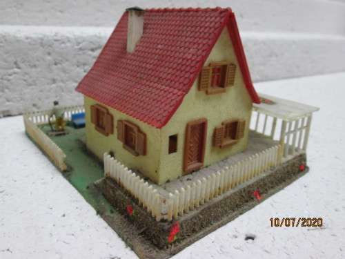 HO SCALE : HOUSE WITH SUN ROOM - LOT 391BB