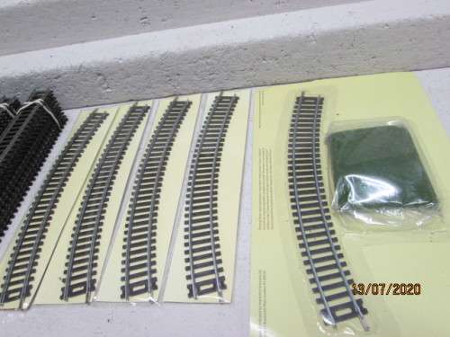 HO/OO SCALE : ASSORTED TRACK x34 PIECES - LOT 439BB