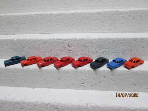 HO SCALE : LIMA MERCEDES CARS x8 - LOT 481BB