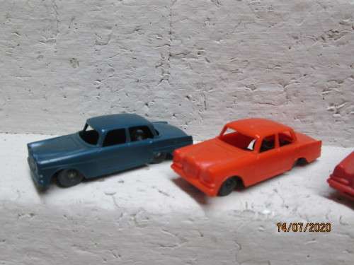 HO SCALE : LIMA MERCEDES CARS x8 - LOT 481BB