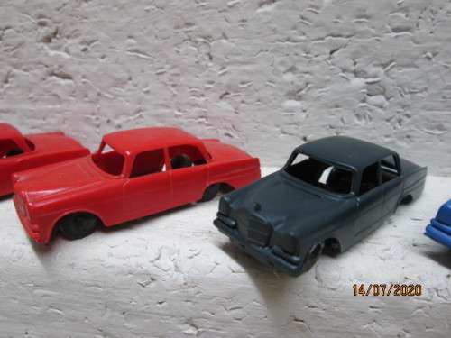 HO SCALE : LIMA MERCEDES CARS x8 - LOT 481BB