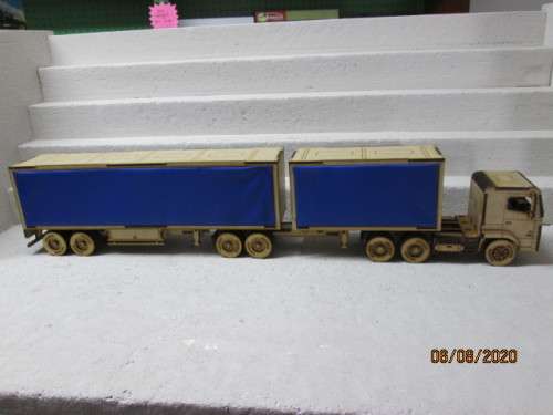 1:32 SCALE HINO  HORSE WITH SUPERLINK CANVAS SIDE TRAILORS- LOT 501BB