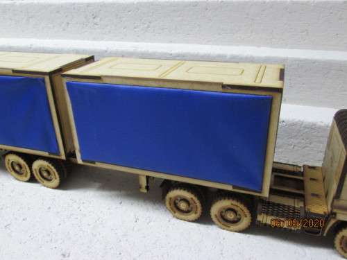 1:32 SCALE HINO  HORSE WITH SUPERLINK CANVAS SIDE TRAILORS- LOT 501BB