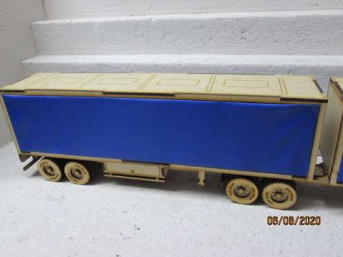 1:32 SCALE HINO  HORSE WITH SUPERLINK CANVAS SIDE TRAILORS- LOT 501BB