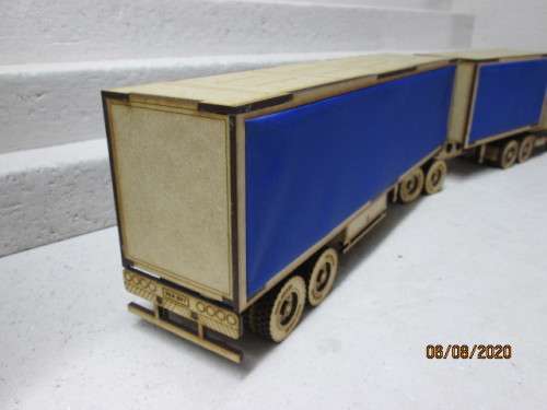 1:32 SCALE HINO  HORSE WITH SUPERLINK CANVAS SIDE TRAILORS- LOT 501BB