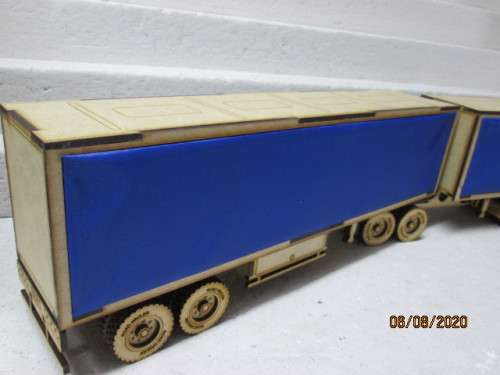 1:32 SCALE HINO  HORSE WITH SUPERLINK CANVAS SIDE TRAILORS- LOT 501BB