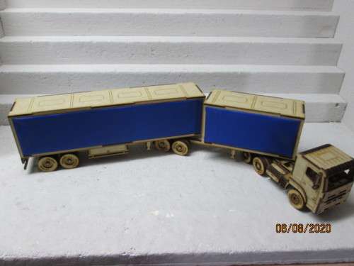 1:32 SCALE HINO  HORSE WITH SUPERLINK CANVAS SIDE TRAILORS- LOT 501BB