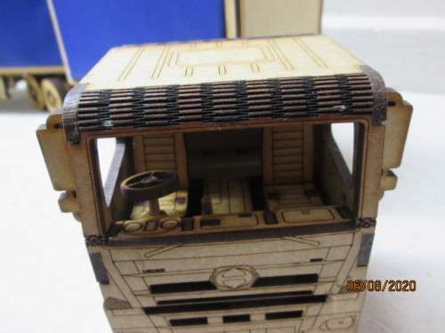 1:32 SCALE HINO  HORSE WITH SUPERLINK CANVAS SIDE TRAILORS- LOT 501BB