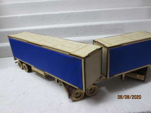1:32 SCALE HINO  HORSE WITH SUPERLINK CANVAS SIDE TRAILORS- LOT 501BB