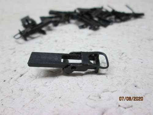 HO SCALE  - LIMA STYLE OFFCUT COUPLINGS X10