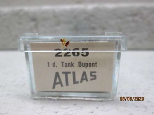 N SCALE: ATLAS:  SINGLE DOME DUPONT TANK CAR - BOXED
