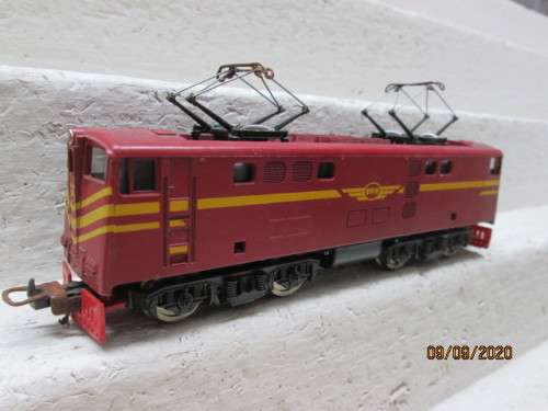 HO SCALE: LIMA SAR : RED 5E ELECTRIC LOCOMOTIVE DUMMY