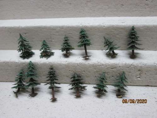 N SCALE : VARIOUS PLASTIC TREES - X12
