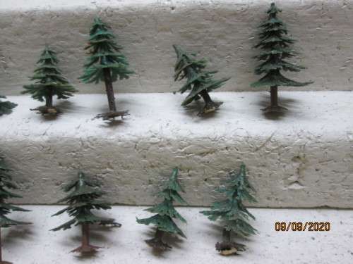 N SCALE : VARIOUS PLASTIC TREES - X12