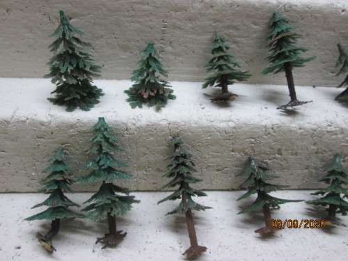 N SCALE : VARIOUS PLASTIC TREES - X12