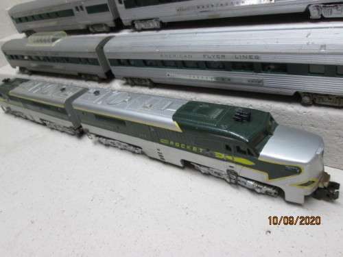 S SCALE : AMERICAN FLYER : DIESEL LOCOMOTIVES  WITH X4 PASSENGER COACHES - ROCKET SET