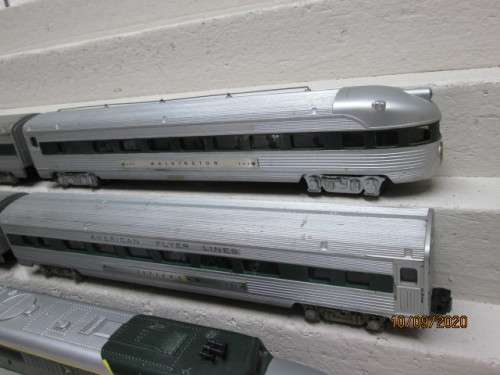 S SCALE : AMERICAN FLYER : DIESEL LOCOMOTIVES  WITH X4 PASSENGER COACHES - ROCKET SET