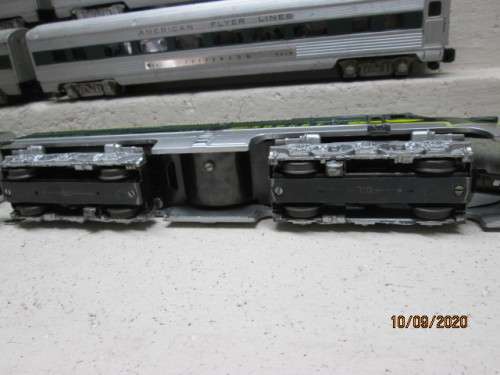 S SCALE : AMERICAN FLYER : DIESEL LOCOMOTIVES  WITH X4 PASSENGER COACHES - ROCKET SET
