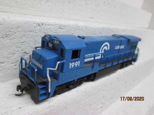 HO SCALE : BACHMANN : CONRAIL DIESEL LOCOMOTIVE