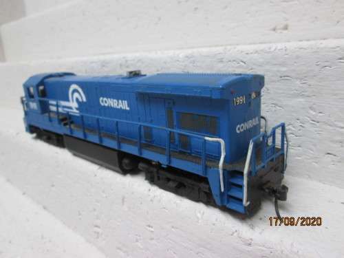 HO SCALE : BACHMANN : CONRAIL DIESEL LOCOMOTIVE