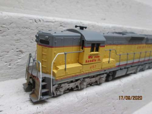 HO SCALE : ATHEARN UNION PACIFIC - SD-9 DIESEL LOCOMOTIVE - BOXED