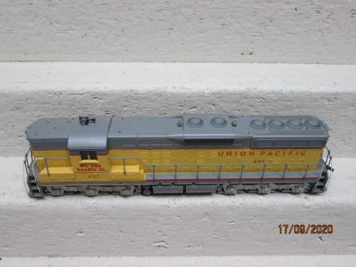 HO SCALE : ATHEARN UNION PACIFIC - SD-9 DIESEL LOCOMOTIVE - BOXED