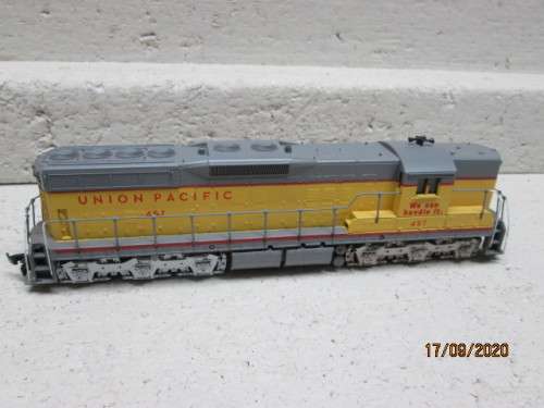 HO SCALE : ATHEARN UNION PACIFIC - SD-9 DIESEL LOCOMOTIVE - BOXED