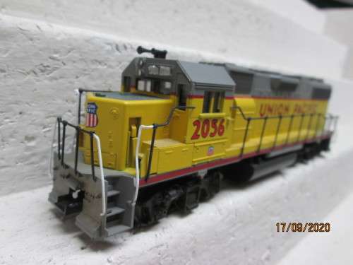 HO SCALE : ATHEARN UNION PACIFIC - GP-38 DIESEL LOCOMOTIVE - BOXED