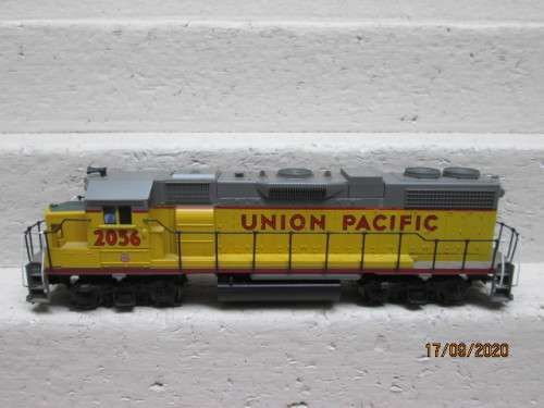 HO SCALE : ATHEARN UNION PACIFIC - GP-38 DIESEL LOCOMOTIVE - BOXED
