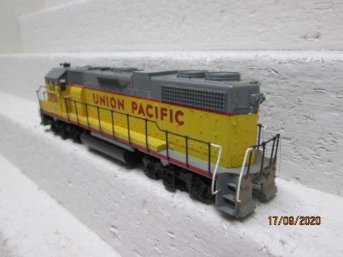 HO SCALE : ATHEARN UNION PACIFIC - GP-38 DIESEL LOCOMOTIVE - BOXED