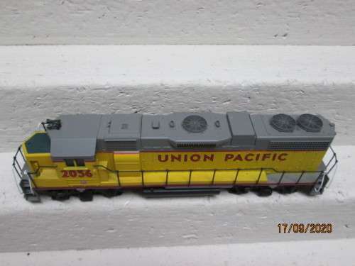 HO SCALE : ATHEARN UNION PACIFIC - GP-38 DIESEL LOCOMOTIVE - BOXED