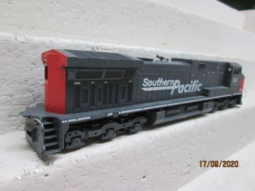 HO SCALE : ATHEARN SOUTHERN PACIFIC AC-4400 DIESEL LOCOMOTIVE - BOXED