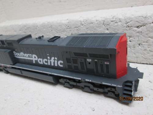 HO SCALE : ATHEARN SOUTHERN PACIFIC AC-4400 DIESEL LOCOMOTIVE - BOXED