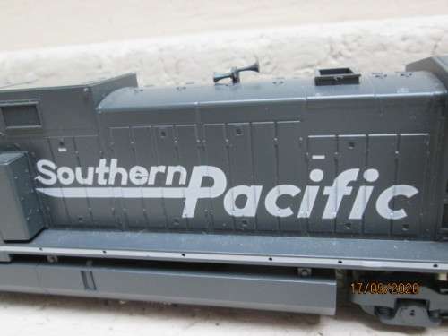 HO SCALE : ATHEARN SOUTHERN PACIFIC AC-4400 DIESEL LOCOMOTIVE - BOXED