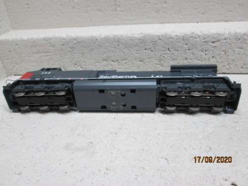 HO SCALE : ATHEARN SOUTHERN PACIFIC AC-4400 DIESEL LOCOMOTIVE - BOXED