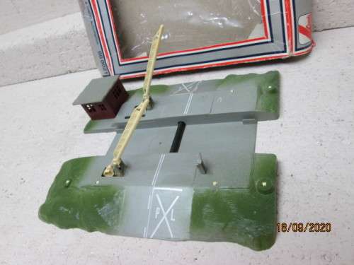 HO SCALE : LIMA : RAILCROSSING - BOXED
