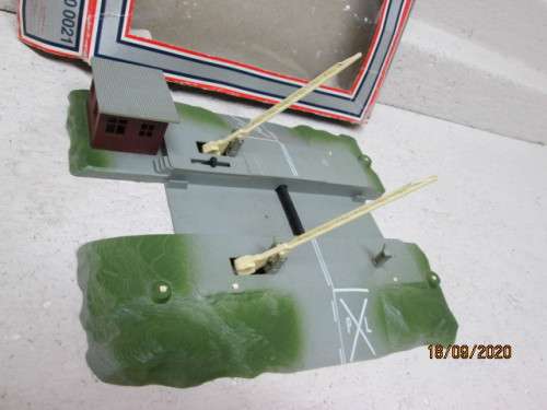 HO SCALE : LIMA : RAILCROSSING - BOXED