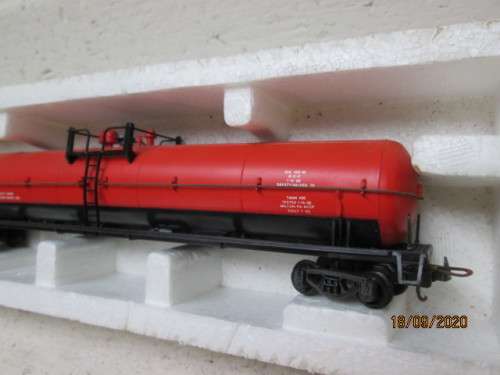 HO SCALE : LIMA : GREAT WESTERN LONG TANKER - BOXED