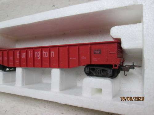 HO SCALE : LIMA : BURLINGTON GONDOLA - BOXED