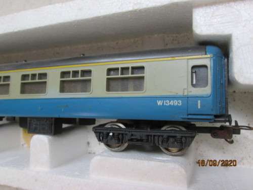 HO SCALE : LIMA : INTERCITY PASSENGER COACH - BOXED